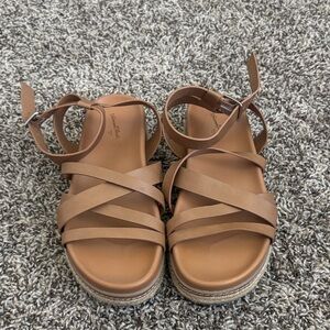 Universal Thread Tan Strappy Sandals